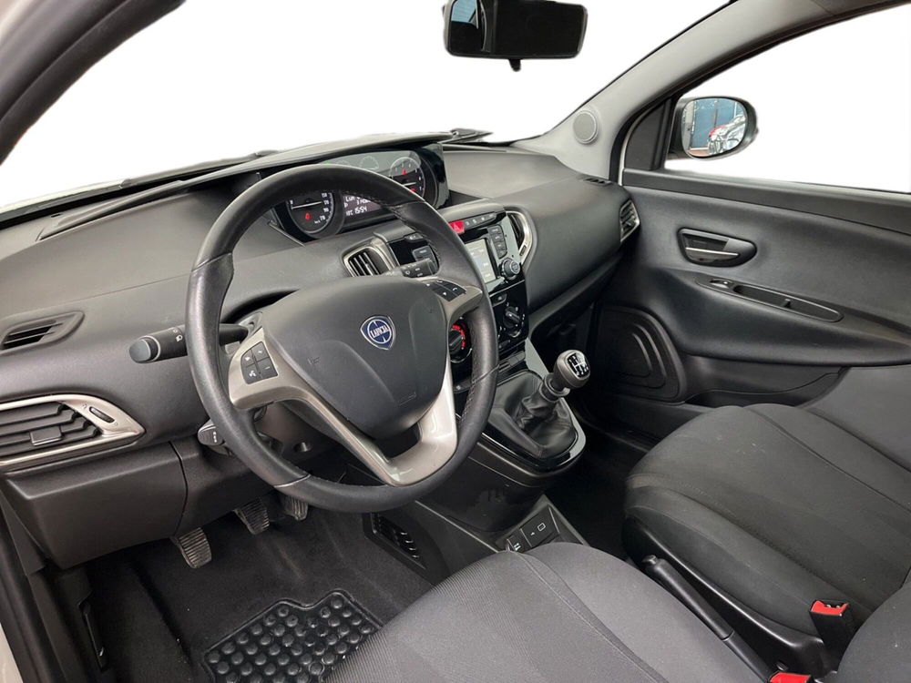 Lancia Ypsilon usata a Torino (12)