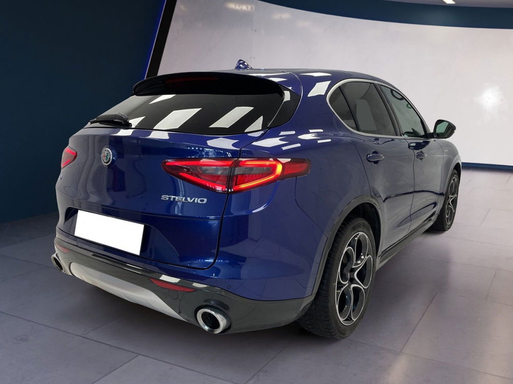 Alfa Romeo Stelvio usata a Torino (6)