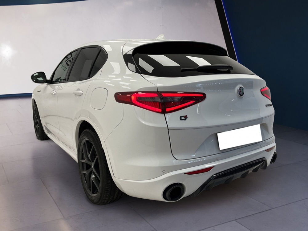 Alfa Romeo Stelvio usata a Torino (4)