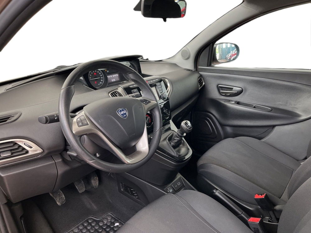 Lancia Ypsilon usata a Torino (11)