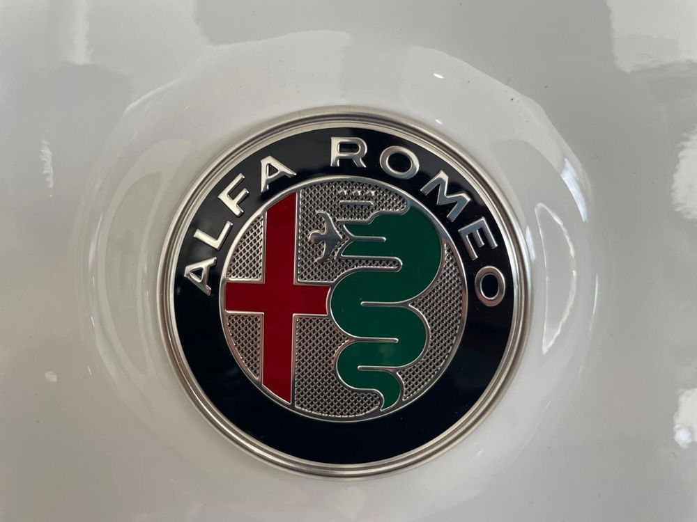 Alfa Romeo Stelvio nuova a Milano (12)