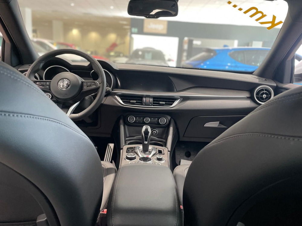 Alfa Romeo Stelvio nuova a Milano (13)