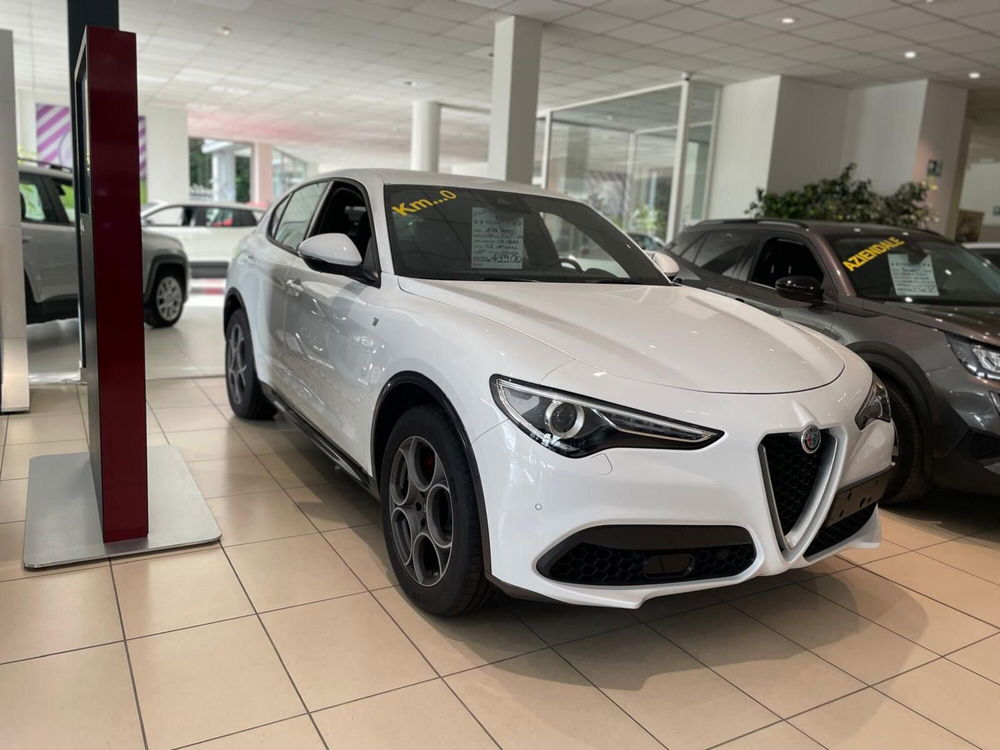 Alfa Romeo Stelvio nuova a Milano (3)