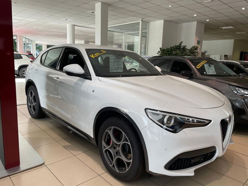 Alfa Romeo Stelvio nuova a Milano (4)