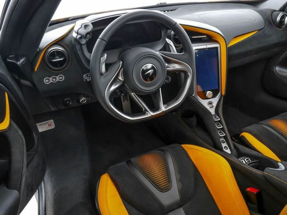 McLaren 750S Cabrio nuova a Milano (11)