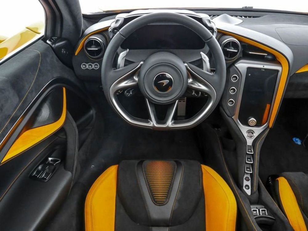 McLaren 750S Cabrio nuova a Milano (12)