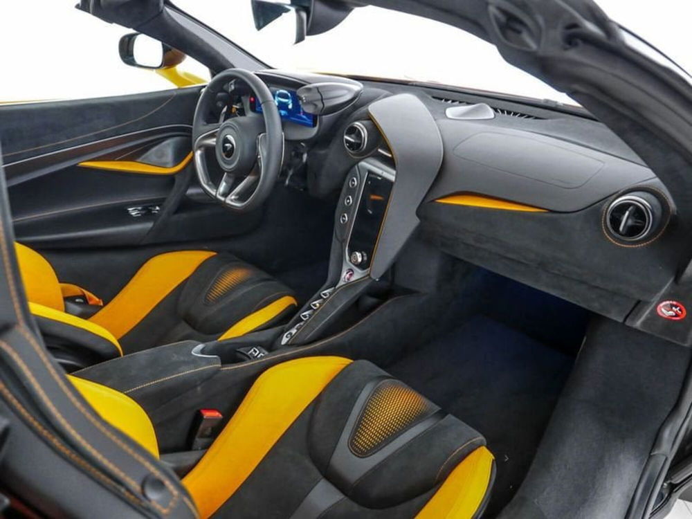 McLaren 750S Cabrio nuova a Milano (14)