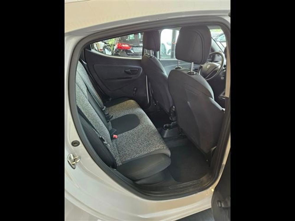 Lancia Ypsilon usata a Reggio Emilia (6)