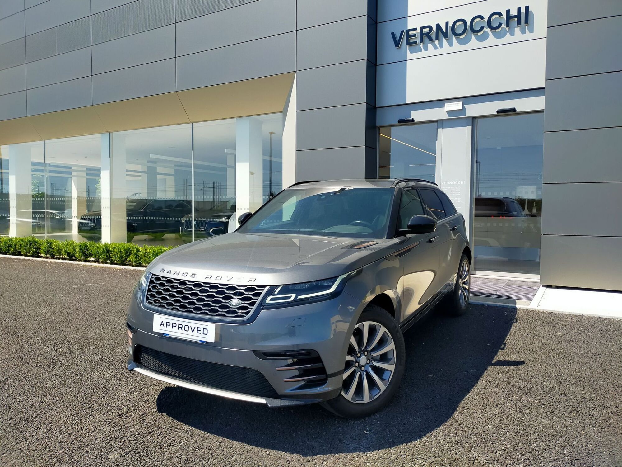 Land Rover Range Rover Velar 2.0D I4 240 CV R-Dynamic S  del 2018 usata a Pesaro