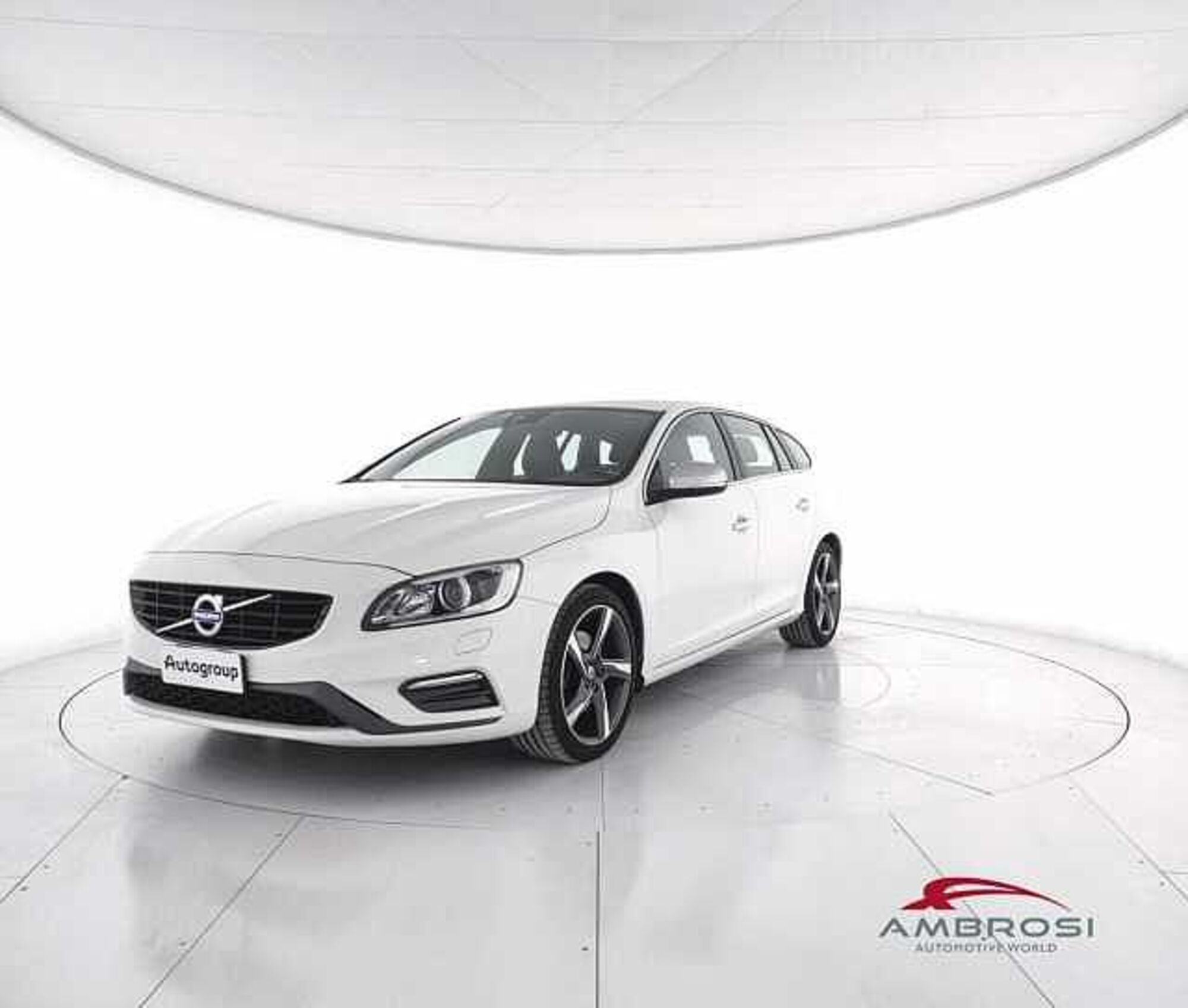 Volvo V60 D2 Geartronic R-design N1  del 2015 usata a Corciano