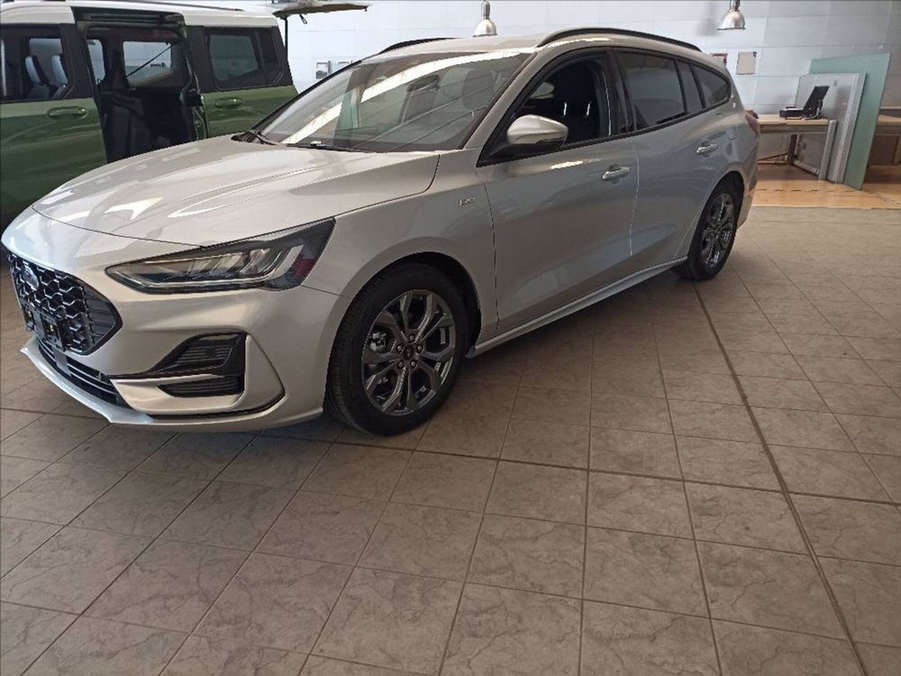 Ford Focus Station Wagon nuova a Milano (2)