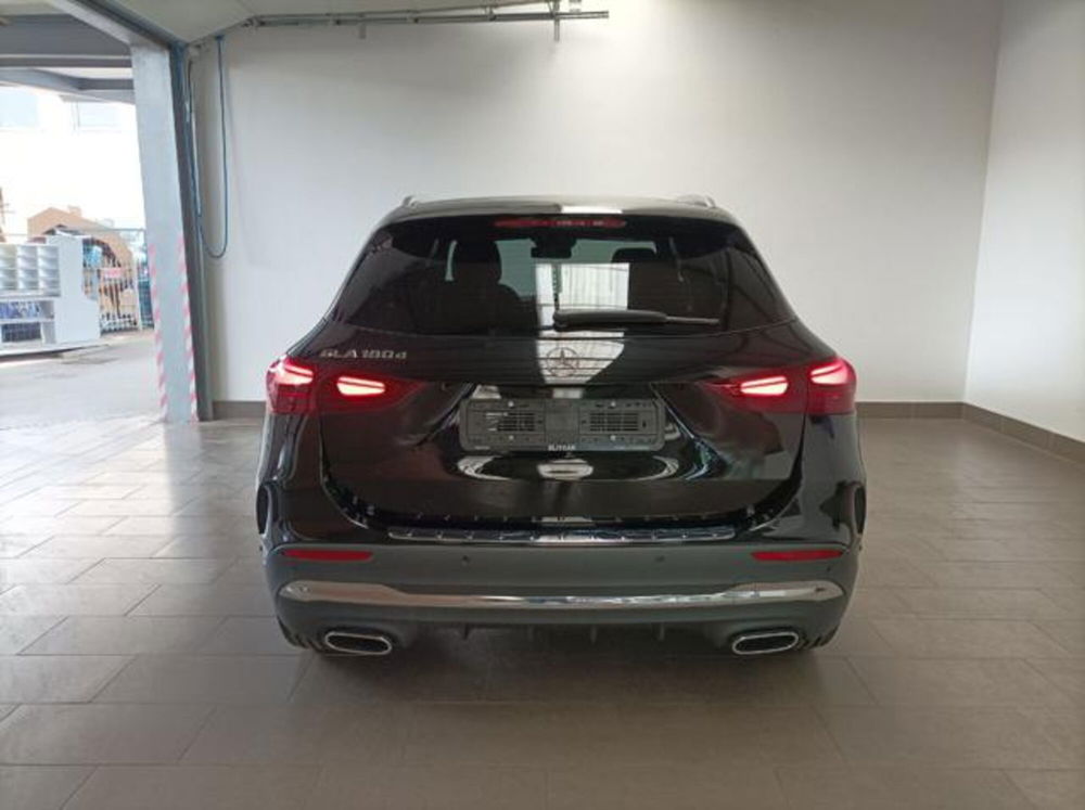 Mercedes-Benz GLA SUV nuova a Milano (8)