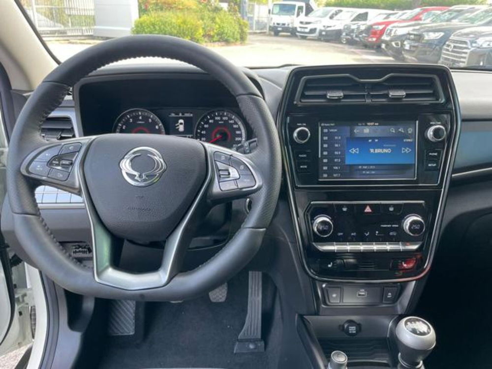 Ssangyong Tivoli nuova a Modena (6)