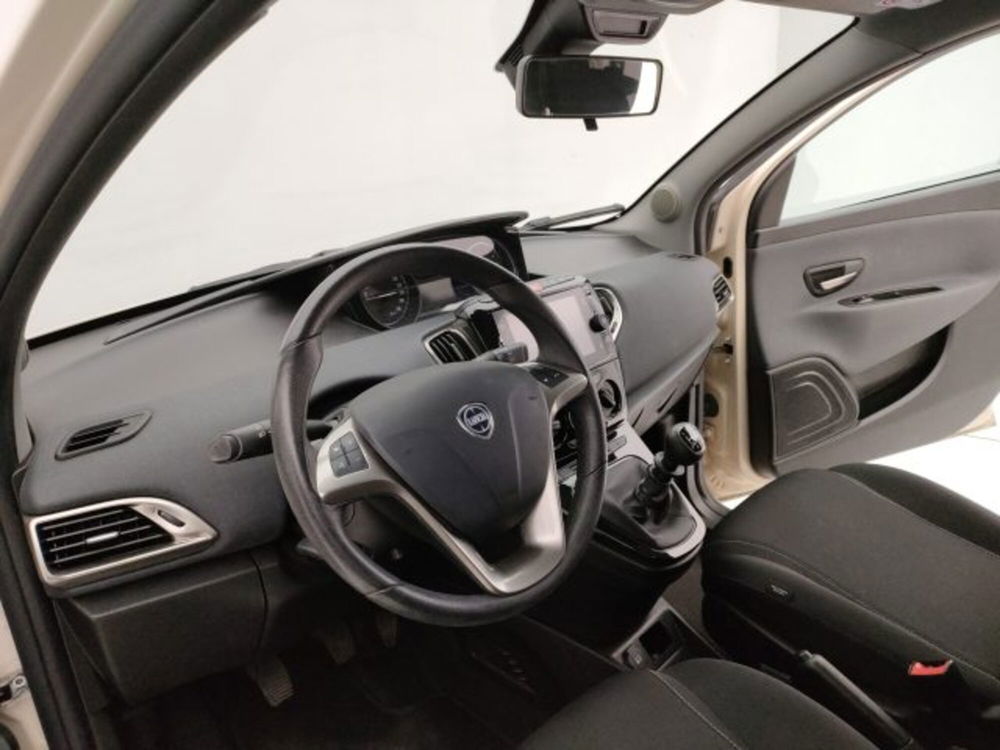 Lancia Ypsilon usata a Torino (10)