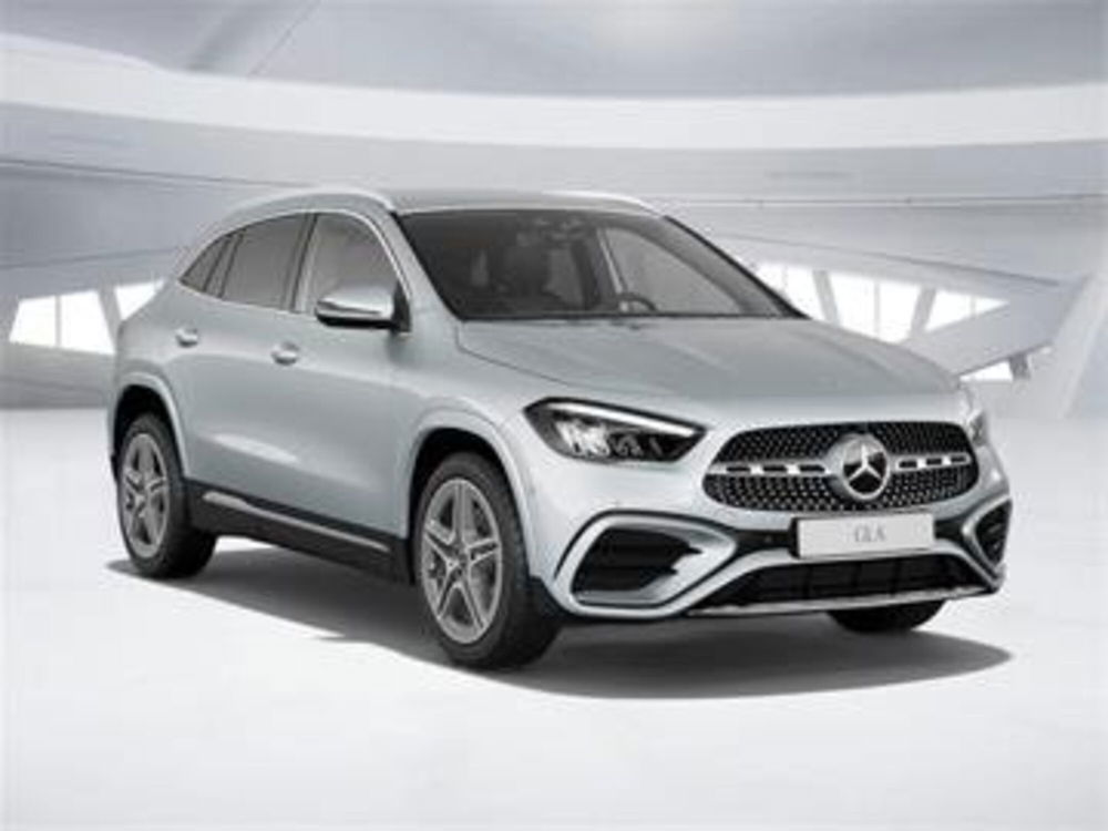 Mercedes-Benz GLA SUV nuova a Siena