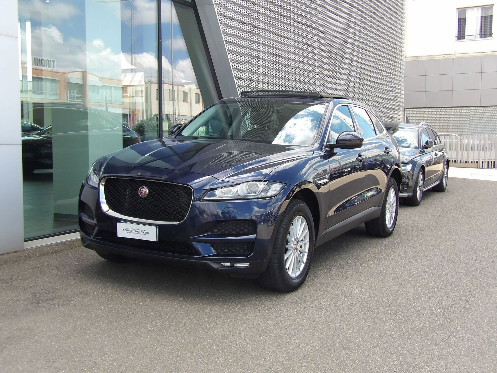 Jaguar F-Pace 2.0 D 180 CV AWD aut. Prestige  del 2017 usata a Modena