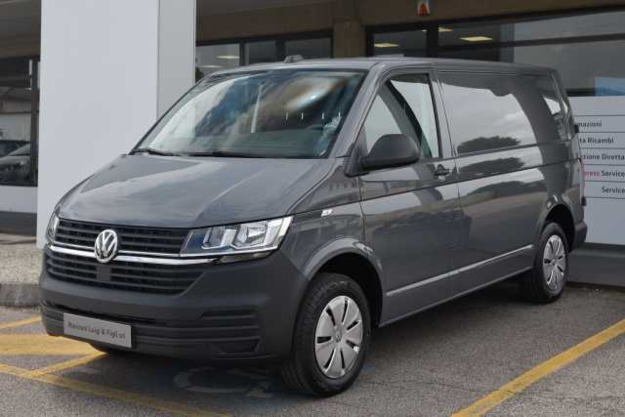 Volkswagen Veicoli Commerciali Transporter Furgone 2.0 TDI 150CV PC Furgone Business  nuova a Rovigo