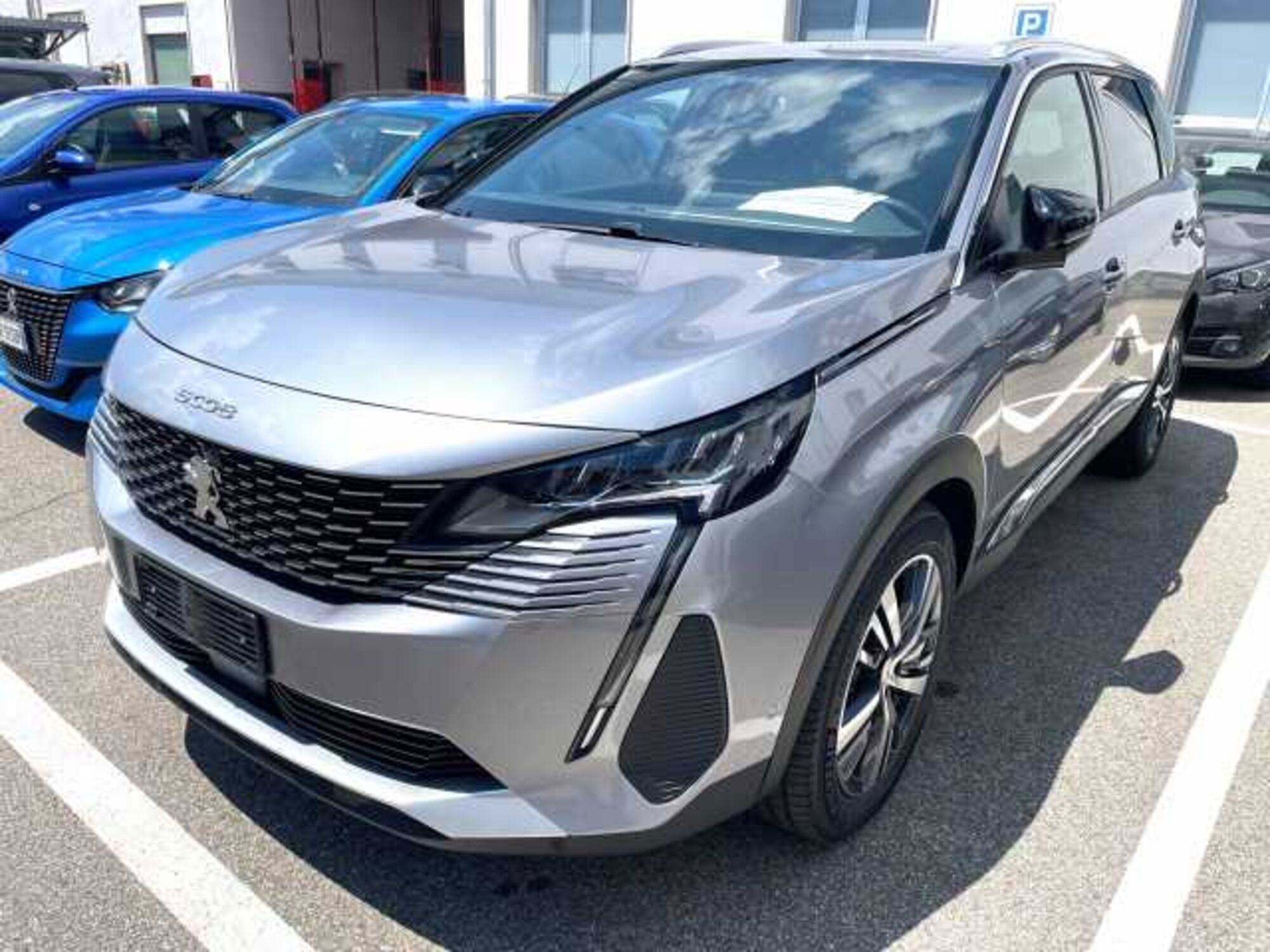 Peugeot 5008 1.2 hybrid 48V Allure Pack 136cv e-dcs 6 nuova a Castano Primo