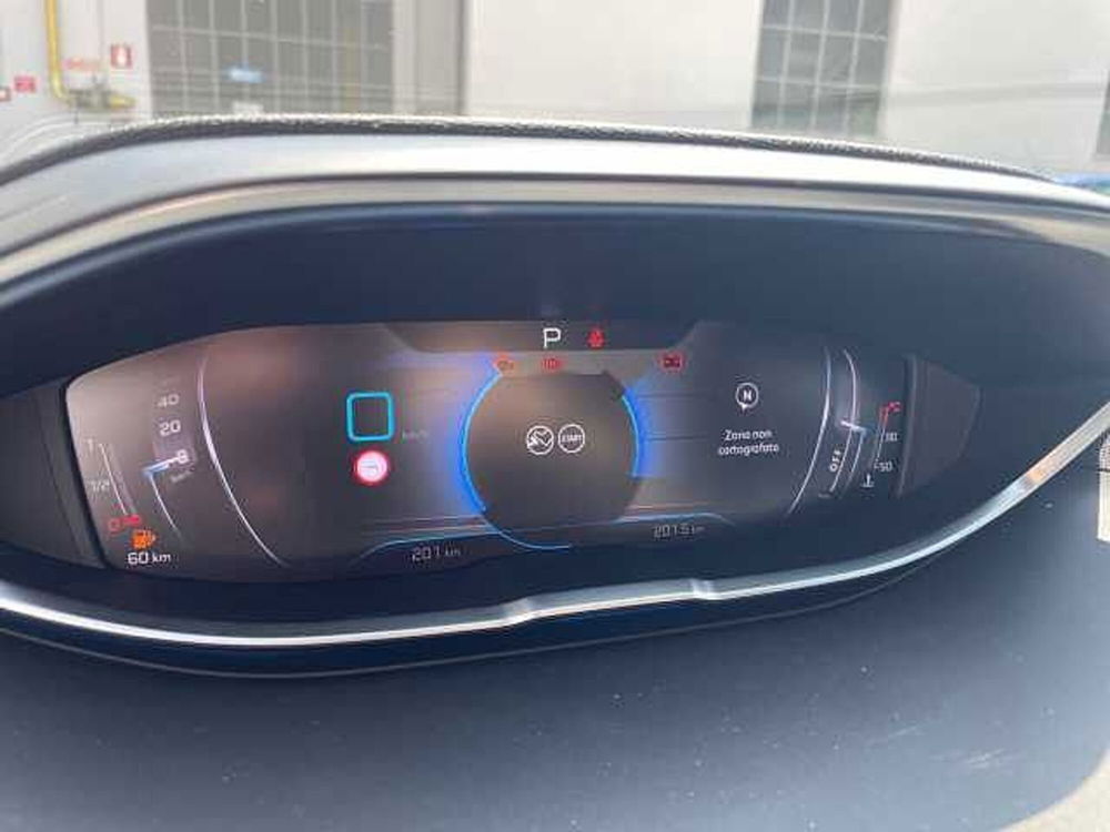 Peugeot 5008 nuova a Milano (11)