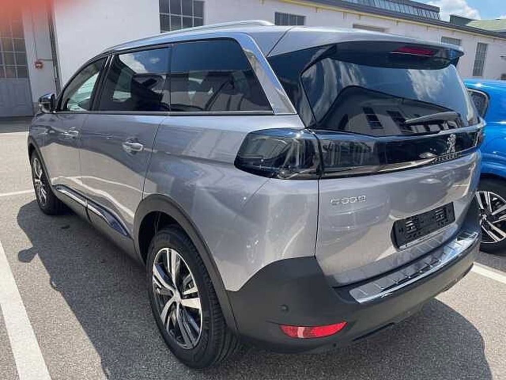 Peugeot 5008 nuova a Milano (3)