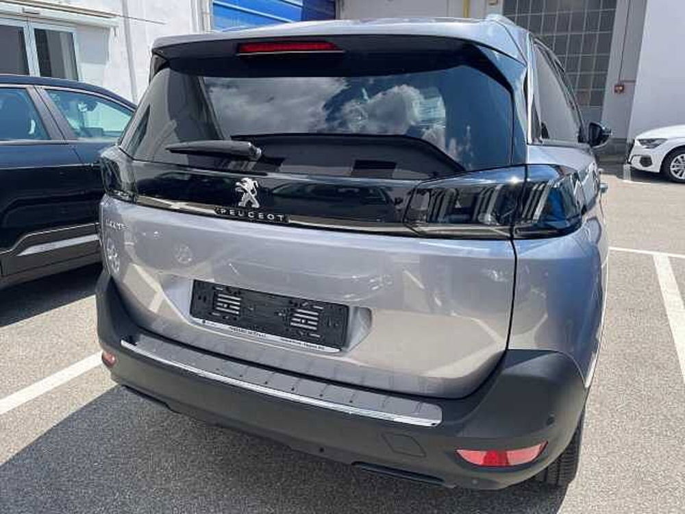 Peugeot 5008 nuova a Milano (4)