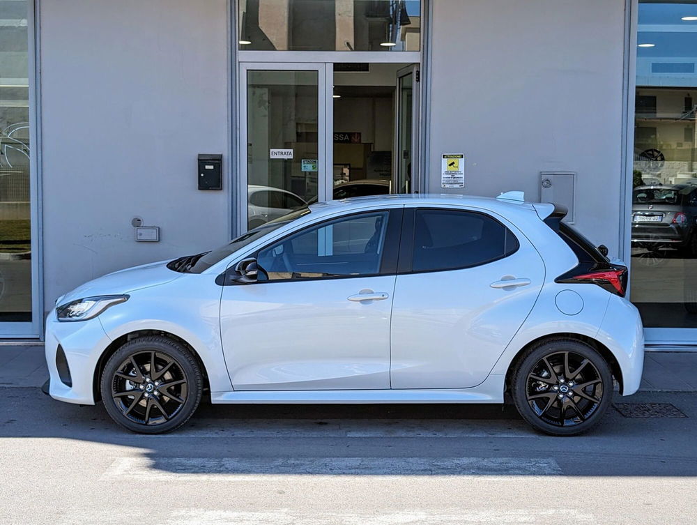 Mazda Mazda2 Hybrid nuova a Napoli (2)