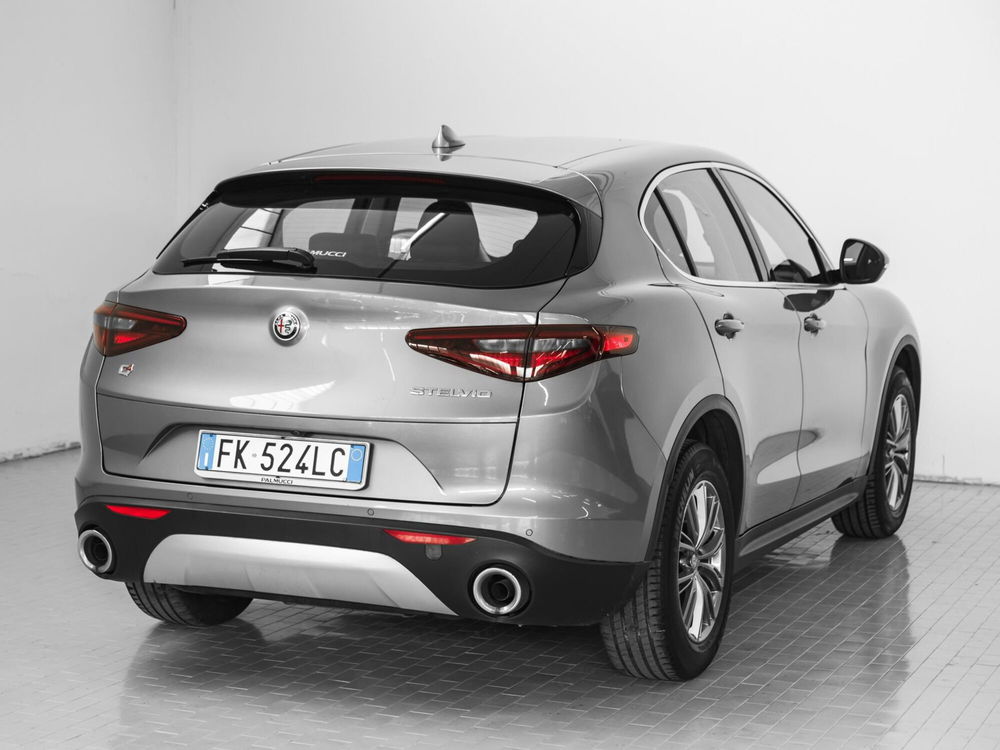 Alfa Romeo Stelvio usata a Prato (3)