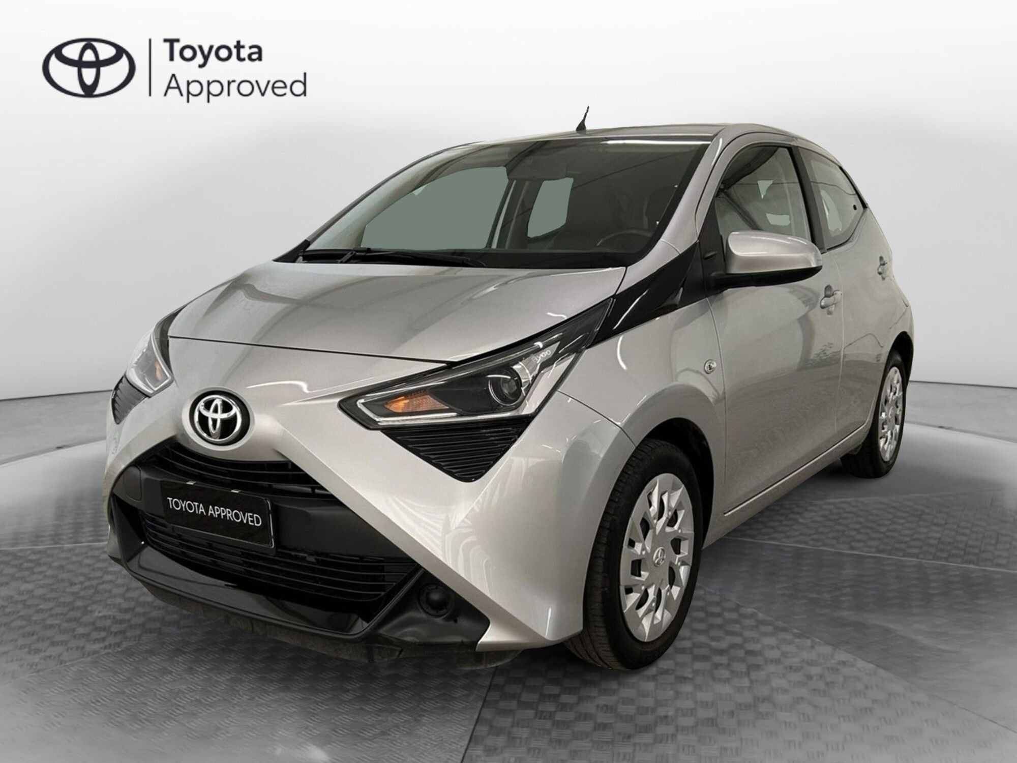 Toyota Aygo Connect 1.0 VVT-i 72 CV 5 porte x-cool del 2021 usata a Monza