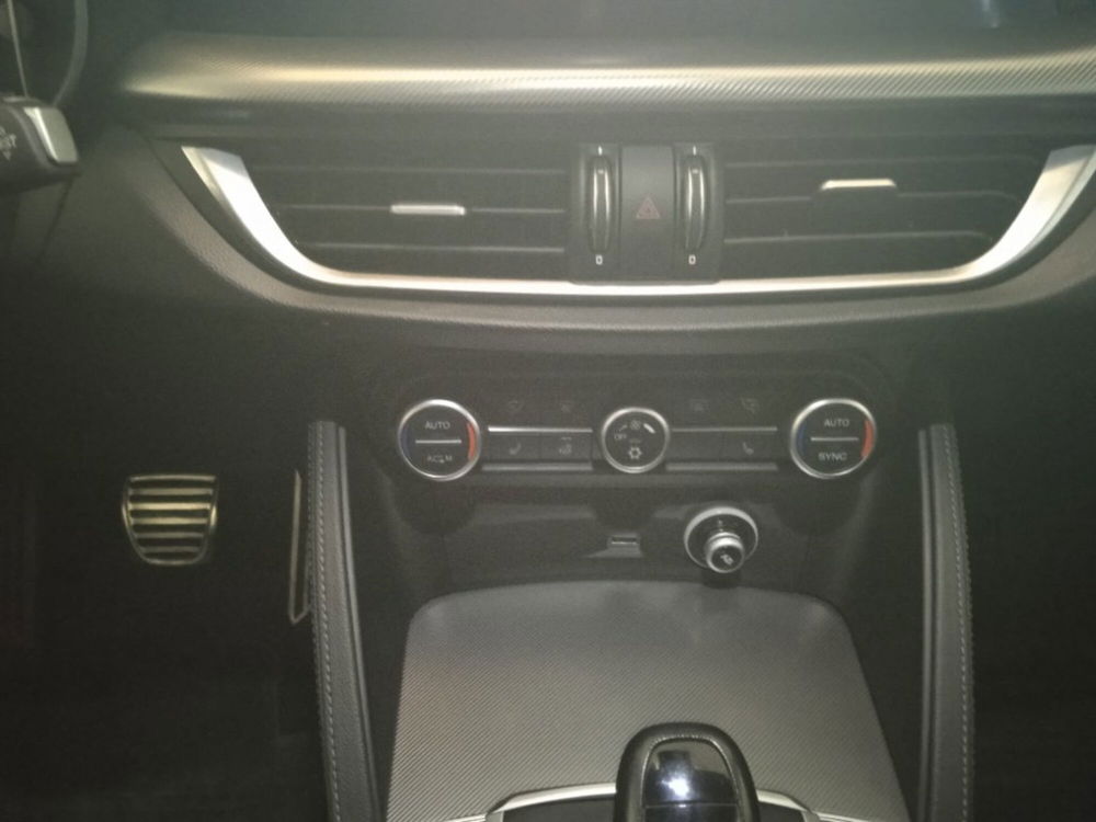 Alfa Romeo Stelvio usata a Siena (15)