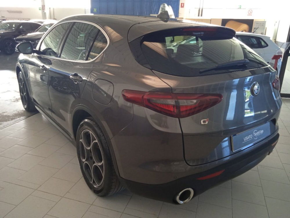 Alfa Romeo Stelvio usata a Siena (3)