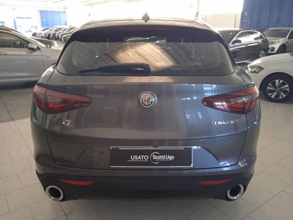 Alfa Romeo Stelvio usata a Siena (4)