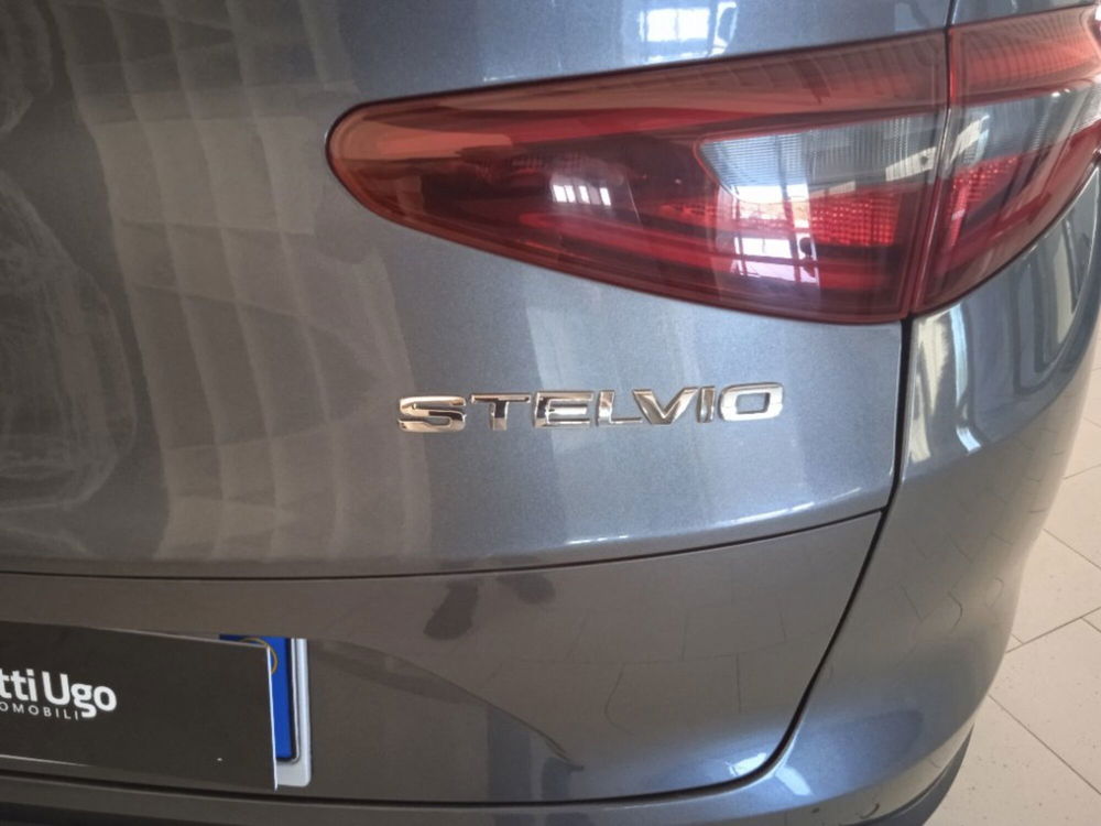 Alfa Romeo Stelvio usata a Siena (9)