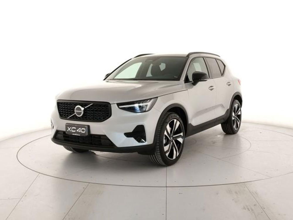 Volvo XC40 nuova a Modena (2)