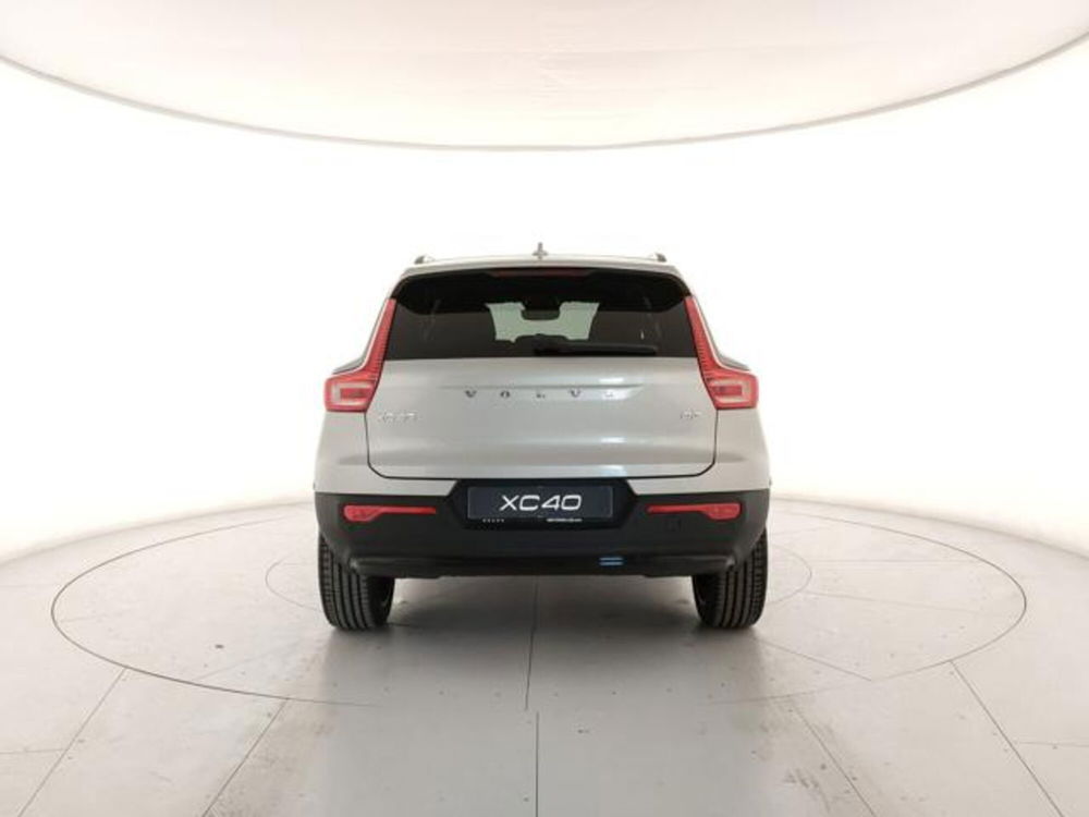 Volvo XC40 nuova a Modena (4)