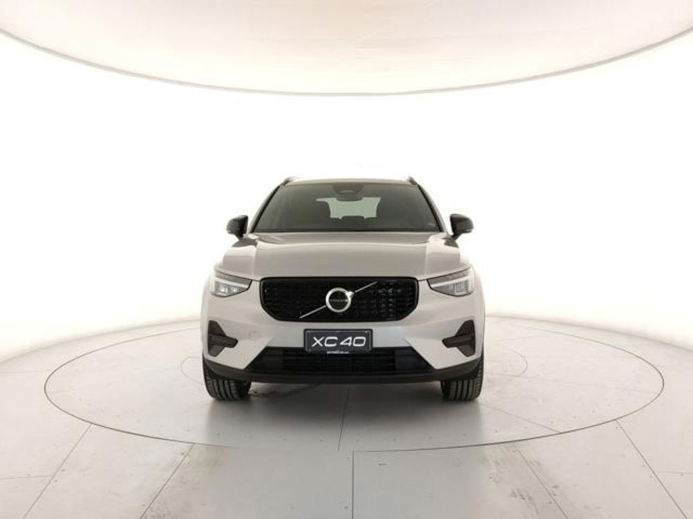 Volvo XC40 nuova a Modena (7)