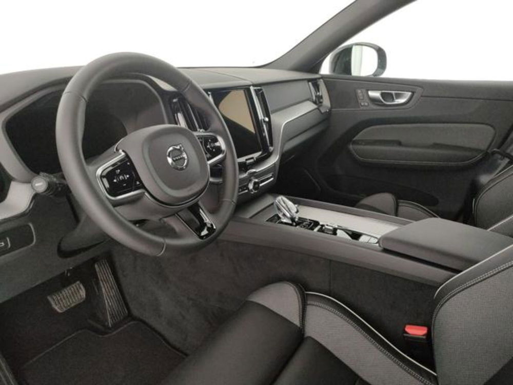 Volvo XC60 nuova a Modena (14)