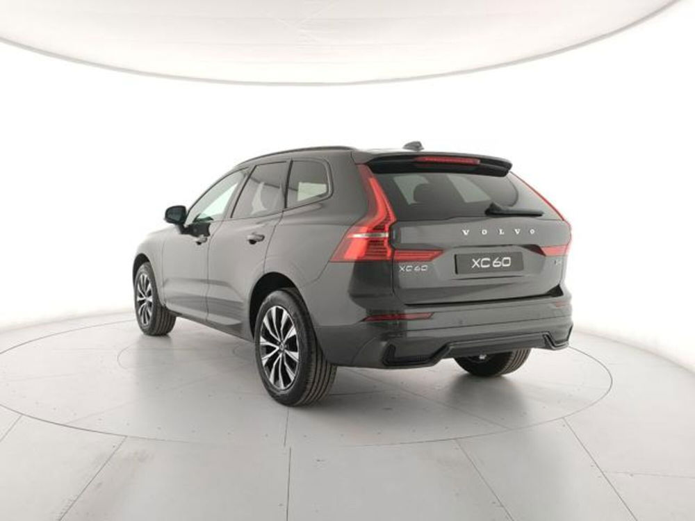 Volvo XC60 nuova a Modena (3)