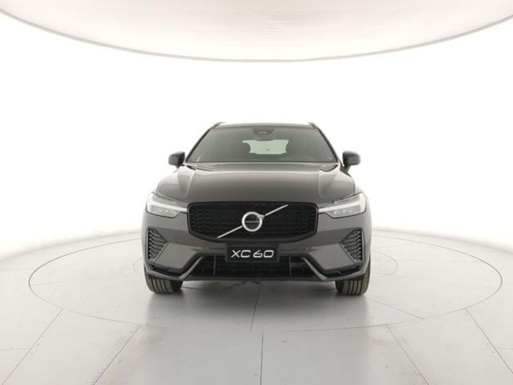 Volvo XC60 nuova a Modena (7)