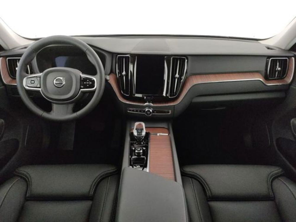 Volvo XC60 nuova a Modena (17)