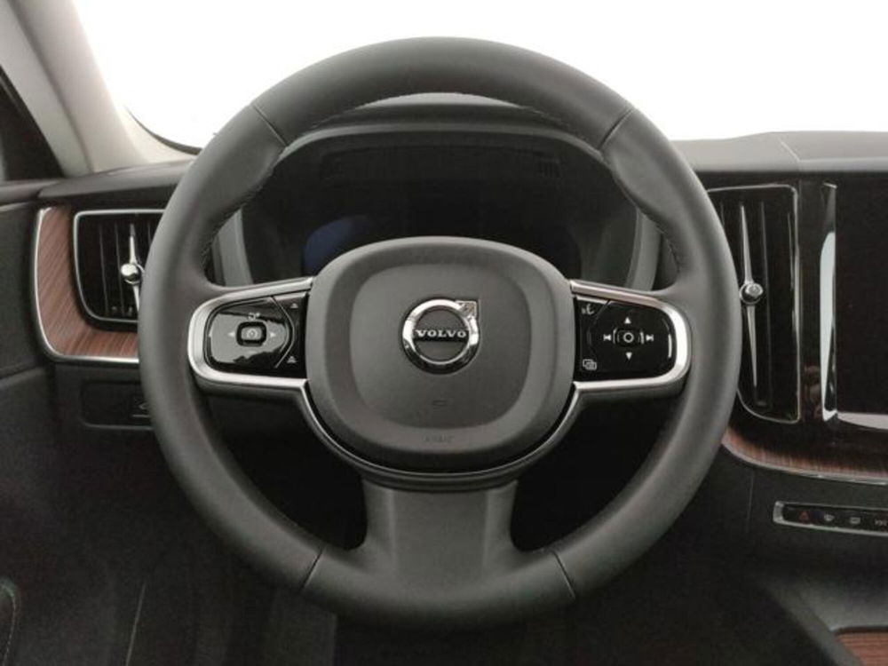 Volvo XC60 nuova a Modena (18)