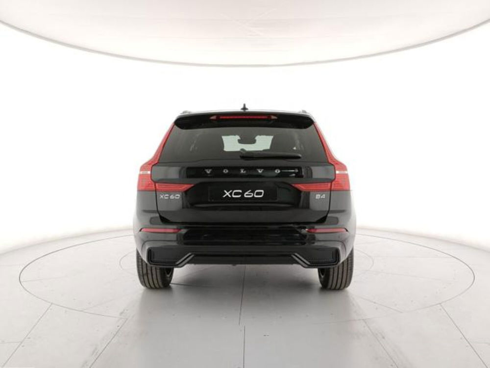 Volvo XC60 nuova a Modena (4)