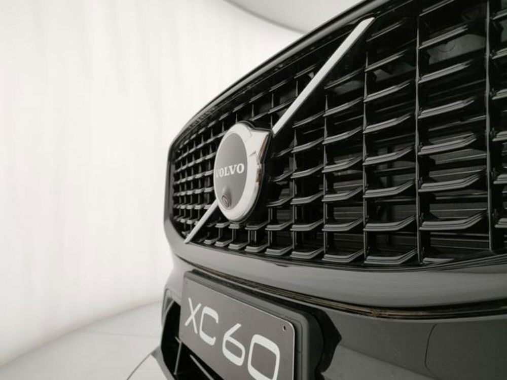 Volvo XC60 nuova a Modena (9)