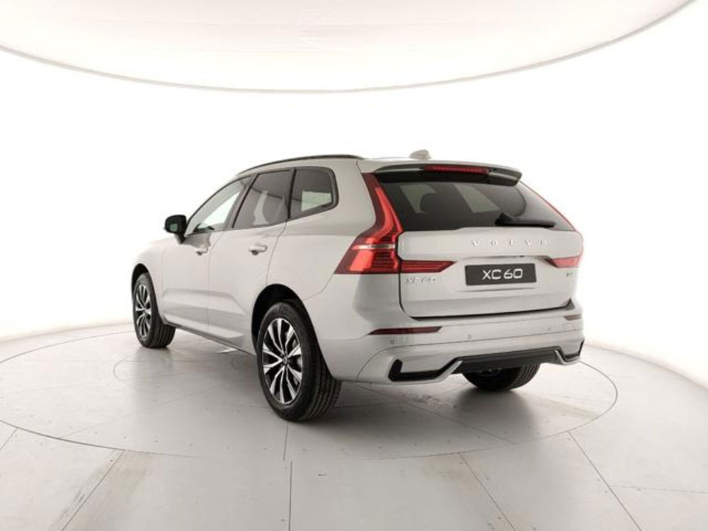 Volvo XC60 nuova a Modena (3)