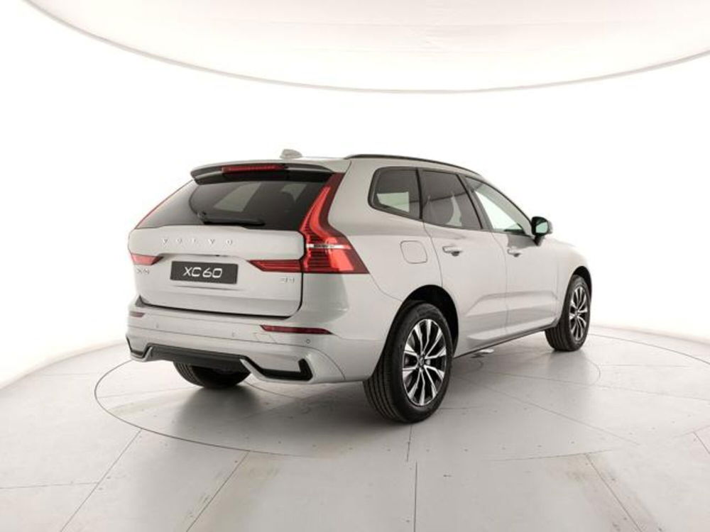 Volvo XC60 nuova a Modena (5)