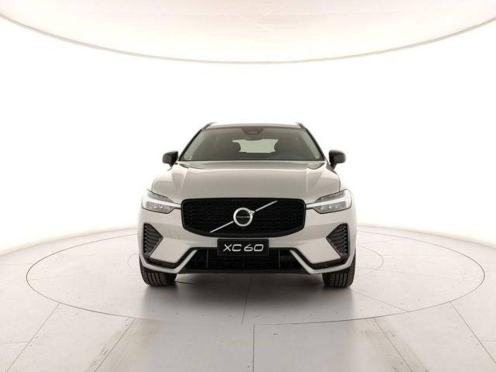 Volvo XC60 nuova a Modena (7)