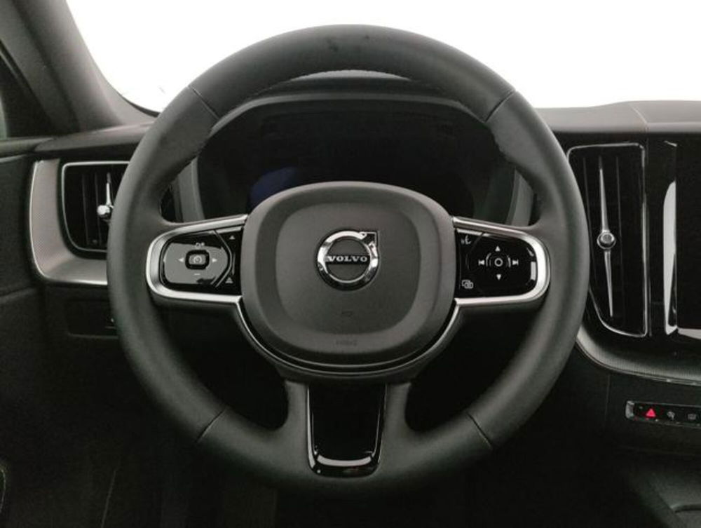 Volvo XC60 nuova a Modena (17)