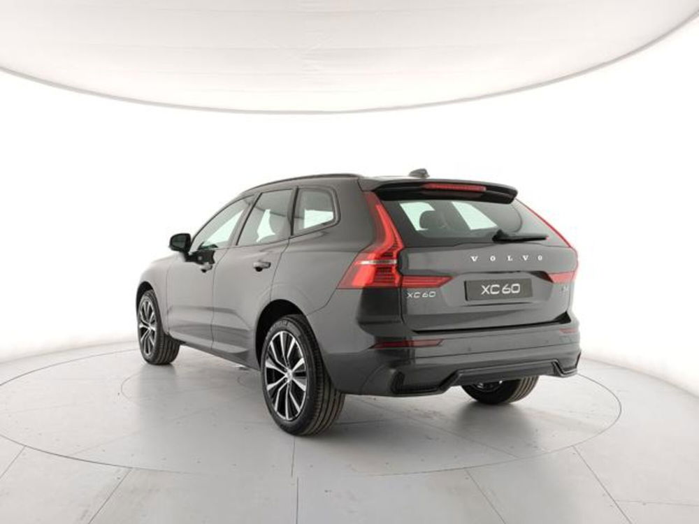 Volvo XC60 nuova a Modena (3)