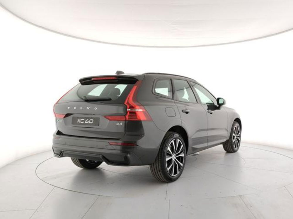 Volvo XC60 nuova a Modena (5)