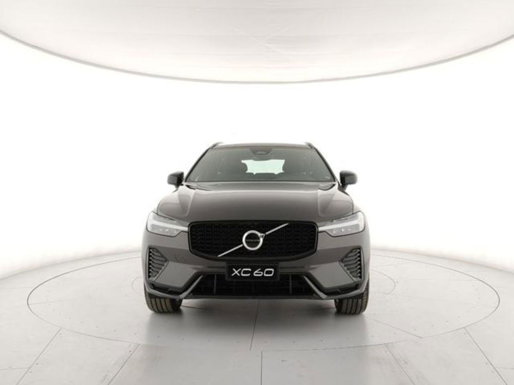 Volvo XC60 nuova a Modena (7)