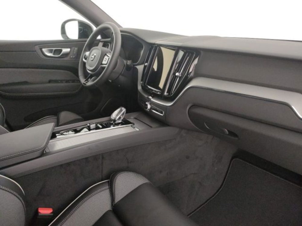 Volvo XC60 nuova a Modena (13)